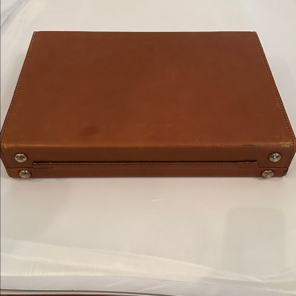 St. James Vintage Tan Leather Attache 18" Briefcase - Picture 10 of 16